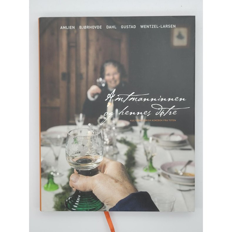 Anne-Mari Amlien m.fl - Amtmanninnen og hennes dtre - Kulturhistorisk kokebok fra Toten