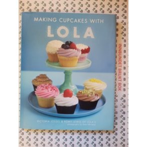 Romy Lewis and Victoria Jossel - Making Cupcakes with Lola