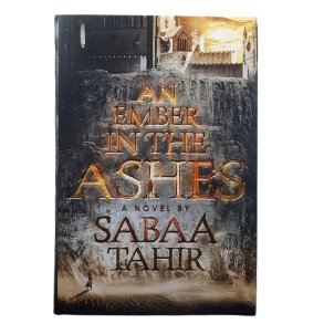 Sabaa Tahir - An Ember in the Ashes #1. (Innbundet)