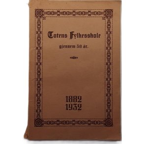 Totens Fylkesskole gjennem 50 �r 1882-1932 (Heftet)